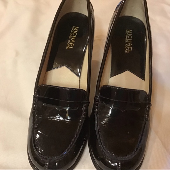 MIchael Kors size 8 1/2 burgundy color - Picture 7 of 7